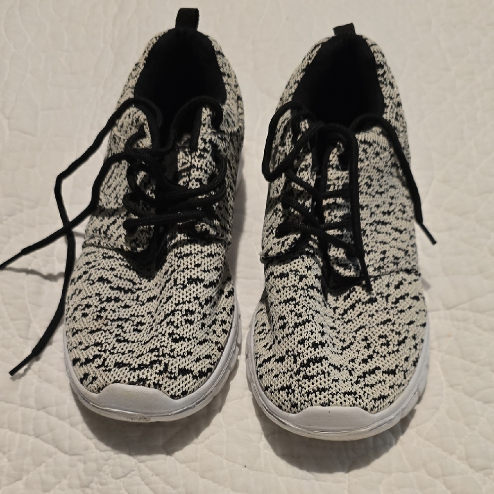 Twisted Monochrome Knit Sneakers